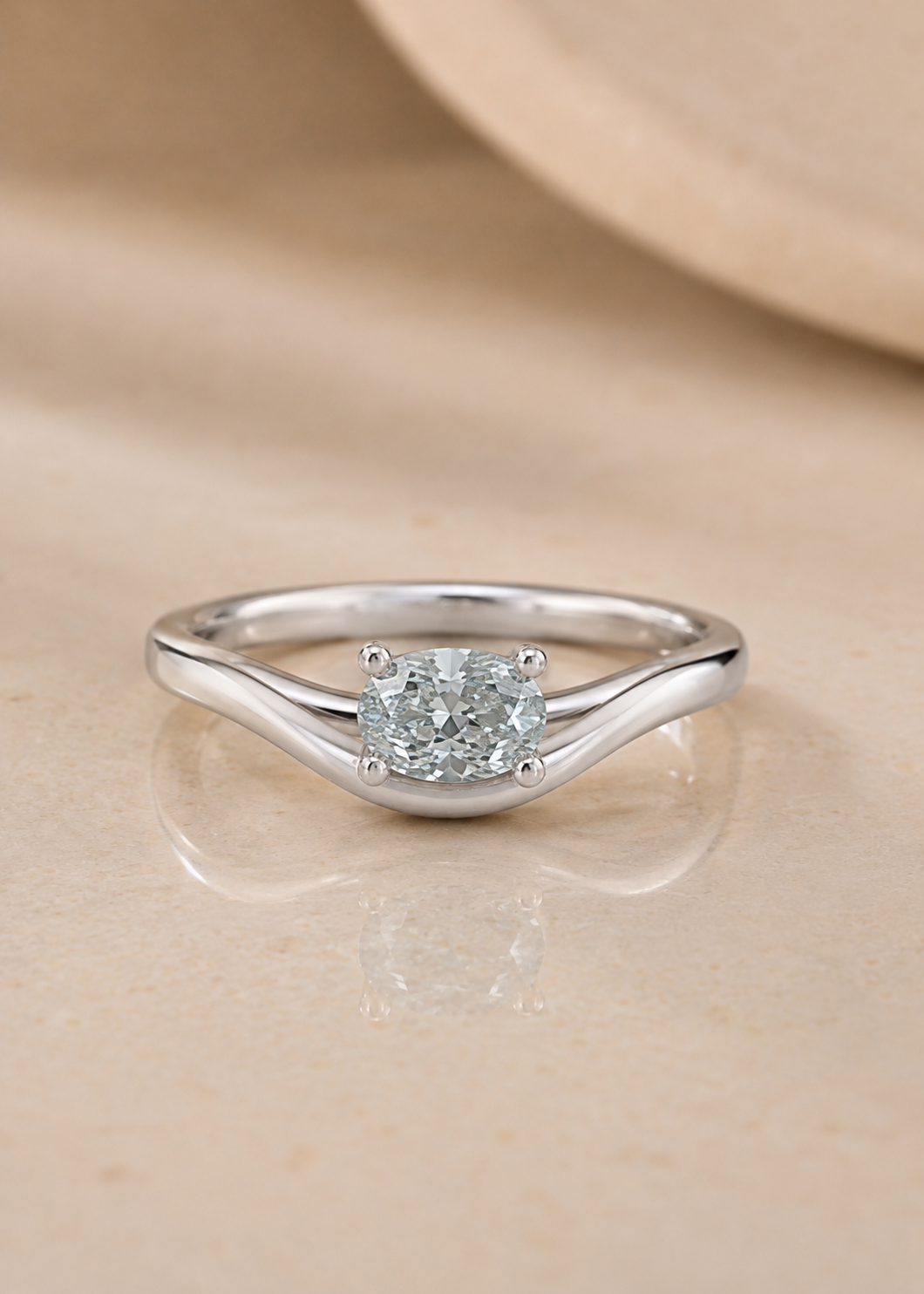 The Lune Ring