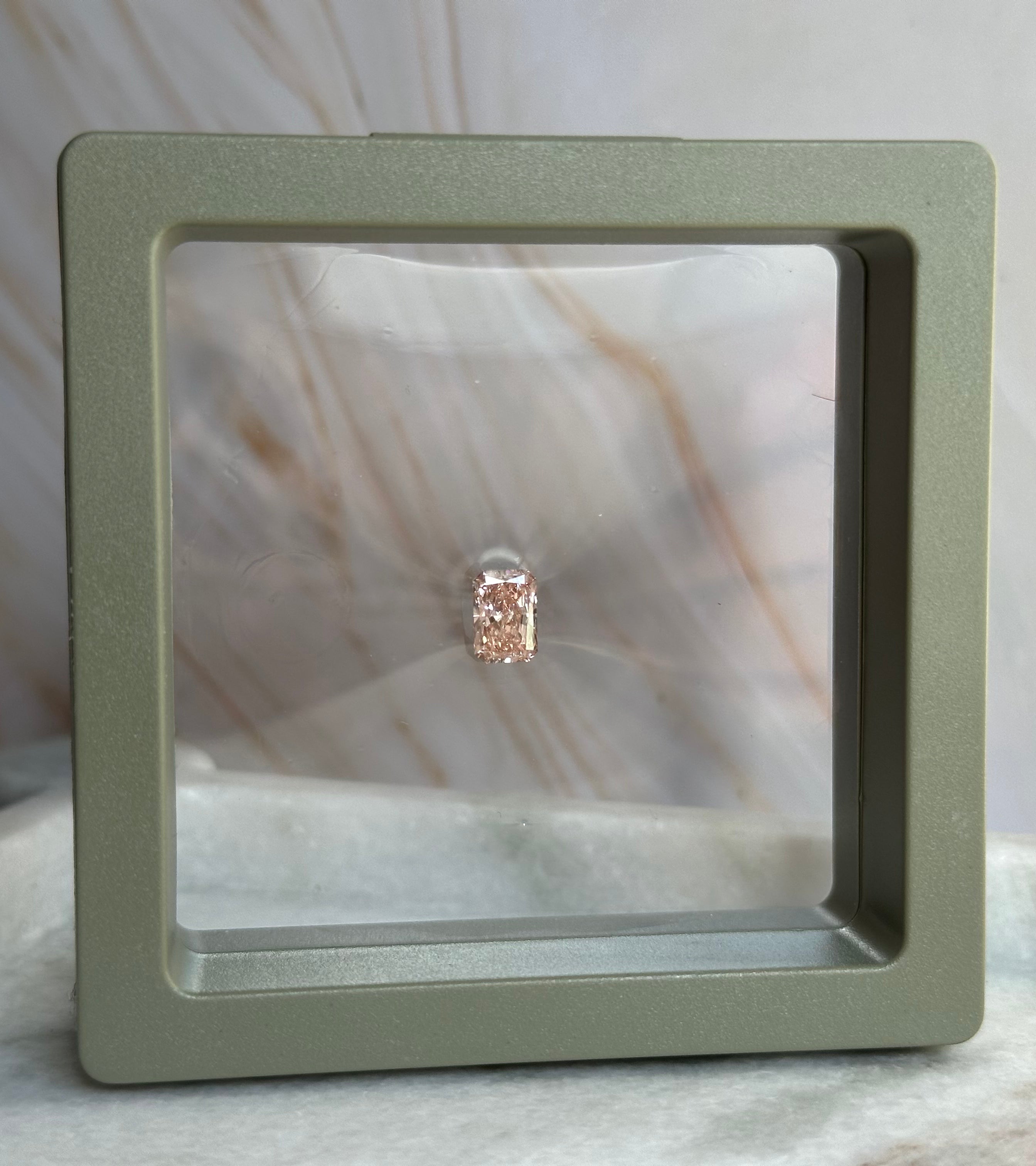1.05 ct Radiant - Fancy Intense Pink (VS1)